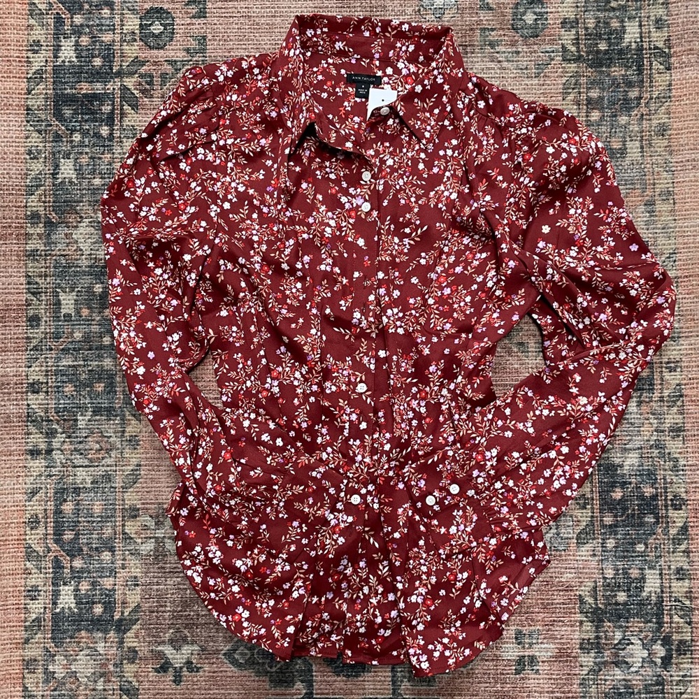Ann Taylor button up blouse. NWT.
